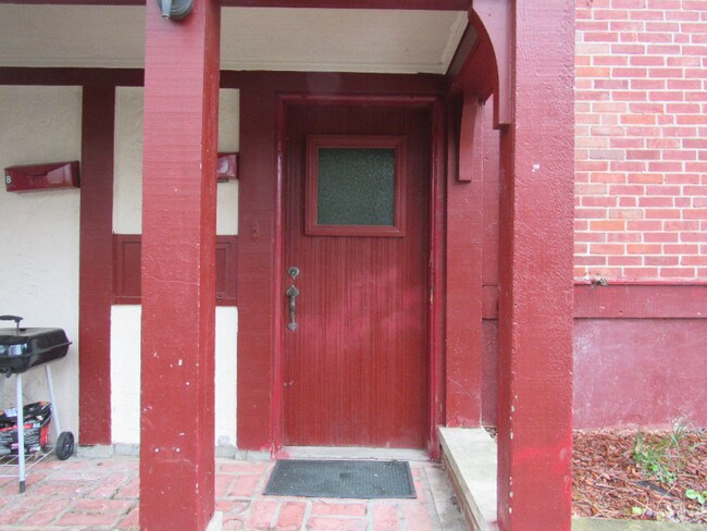 Building Photo - 3647 Ravenwood Ave