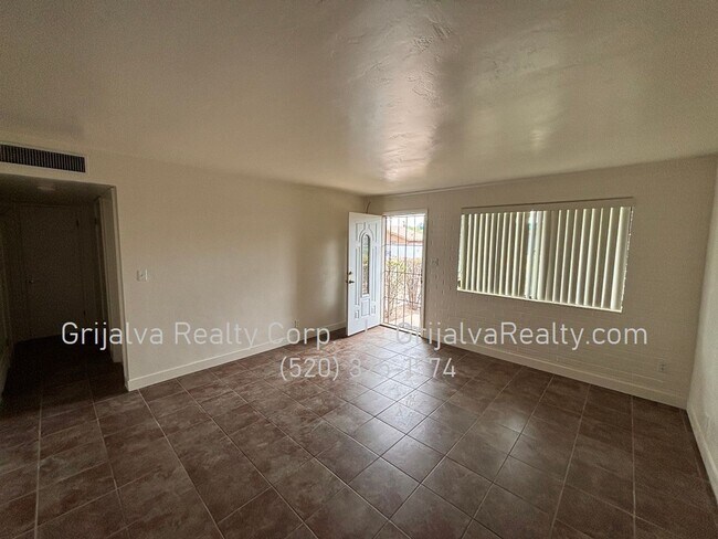 Building Photo - 4347 E Bellevue St