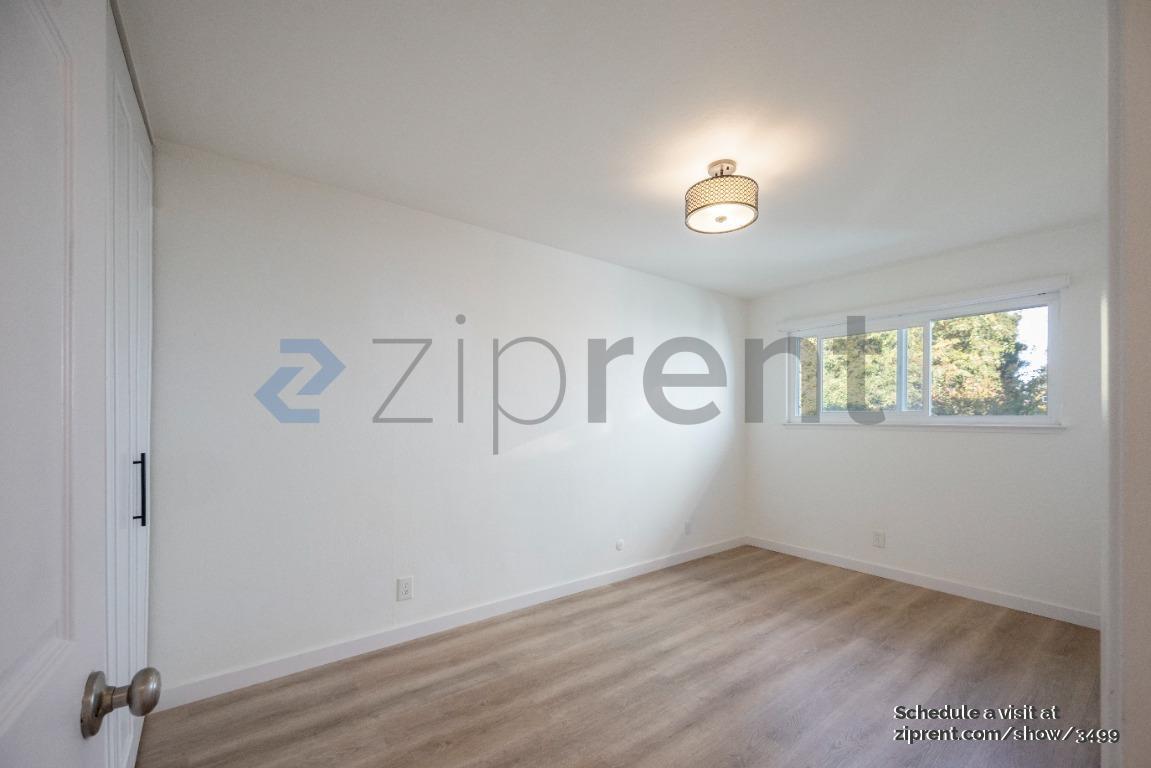 Building Photo - Unit