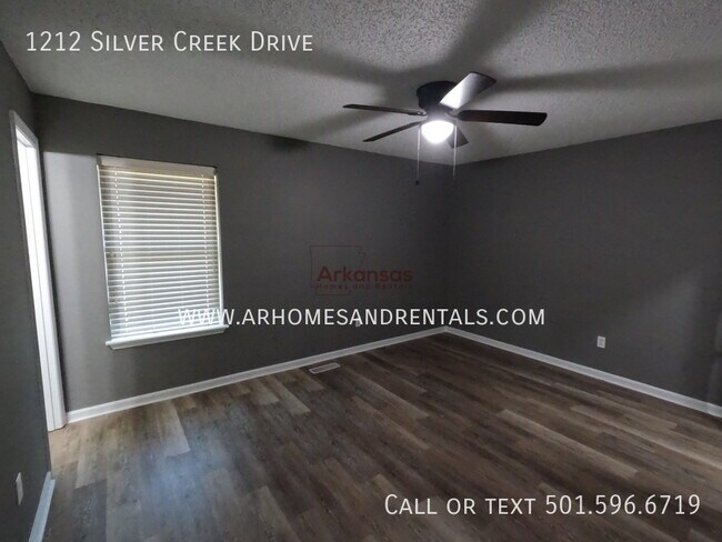 Building Photo - 1212 Silver Creek Dr