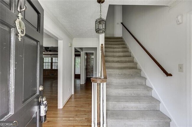 Building Photo - 766 Chesterfield Dr
