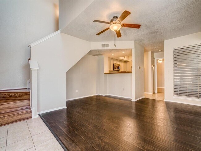 Building Photo - 2300 Balsam Dr