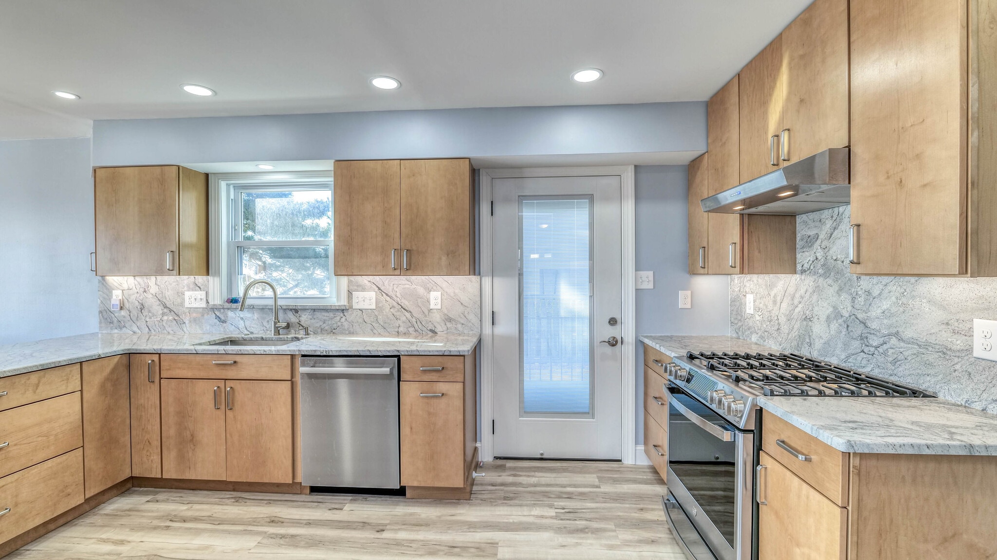 Building Photo - 108 S Newark Ave