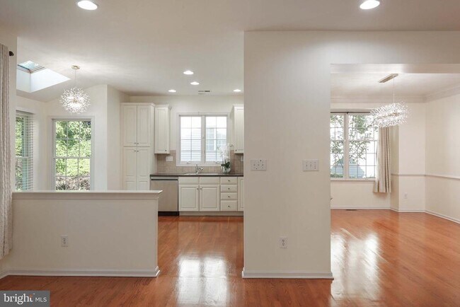 Building Photo - 11 Wedgewood Ct