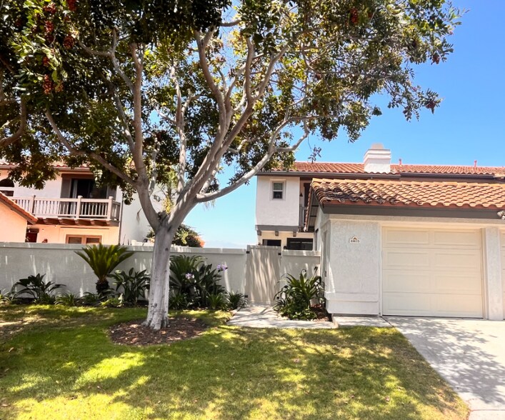 Building Photo - 6813 Briarwood Dr