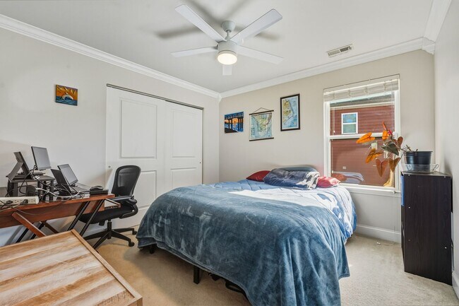 Building Photo - Stylish, Energy-Efficient 3 Bed/2.5 Bath Home in Prime Durham Location