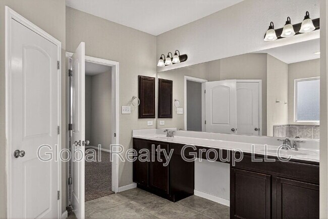 Building Photo - 10426 Rosalina Lp