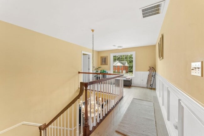 Building Photo - 4101 Lakeland Hills Dr