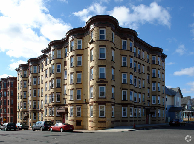 Primary Photo - Sargeant West Apartments