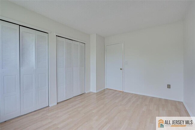 Building Photo - 64 Taylor Dr