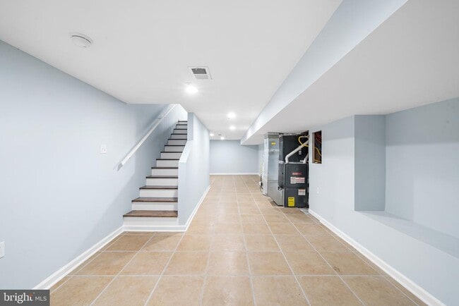 Building Photo - 1811 Titan St