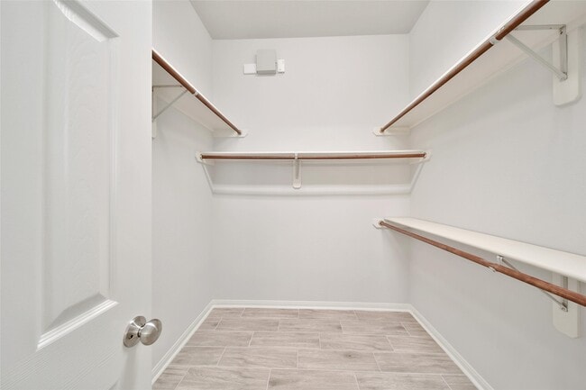 Building Photo - 19310 Young Oak St