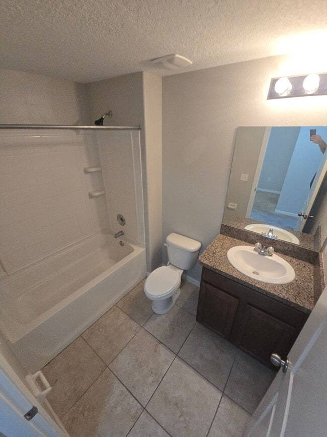 Building Photo - Town House 3/2.5 in Riverview