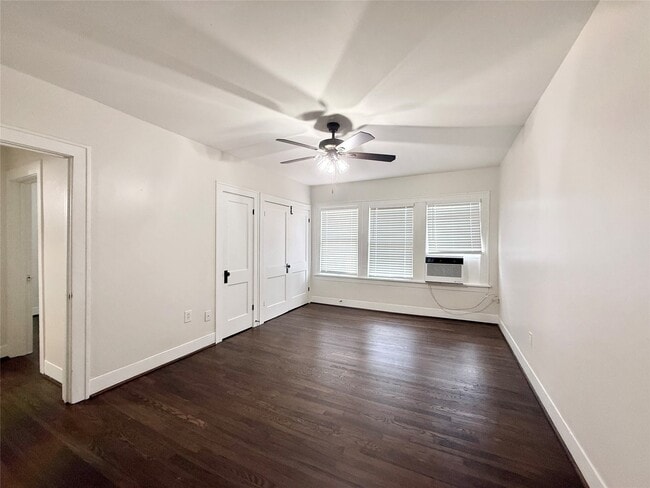 Building Photo - 1136 Berthea St