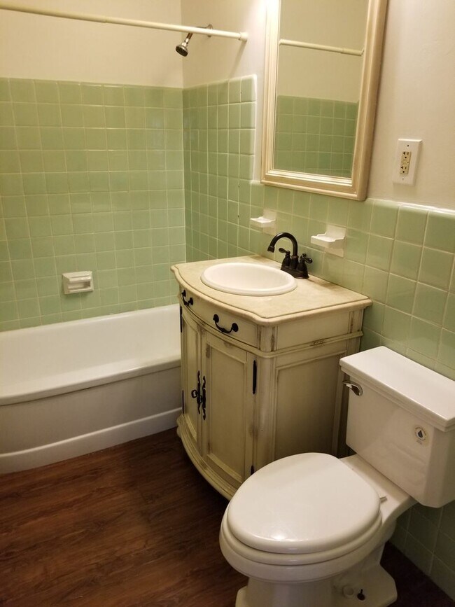 Building Photo - 2 bedroom Mayflower Condo for Rent