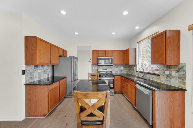 Building Photo - 1998 Conway Ln