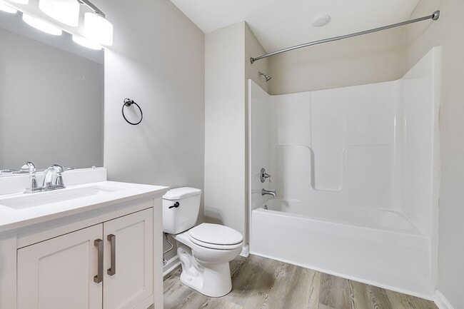Building Photo - Freshly Painted 4 Bed Home on Huge Lot wit...