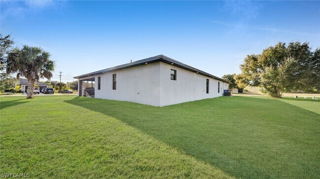 Building Photo - 569 Croydon Ave S