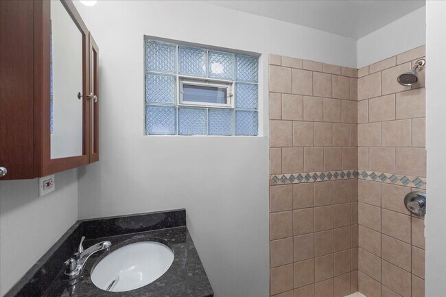 Building Photo - 1464 W Ohio St