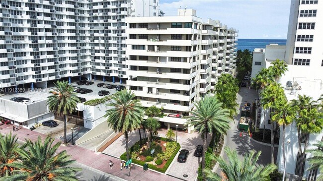 Building Photo - 1621 Collins Ave
