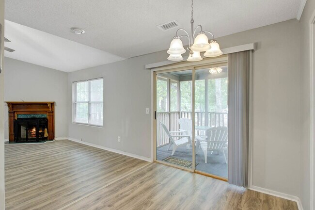 Building Photo - 7945 Parklane Ct
