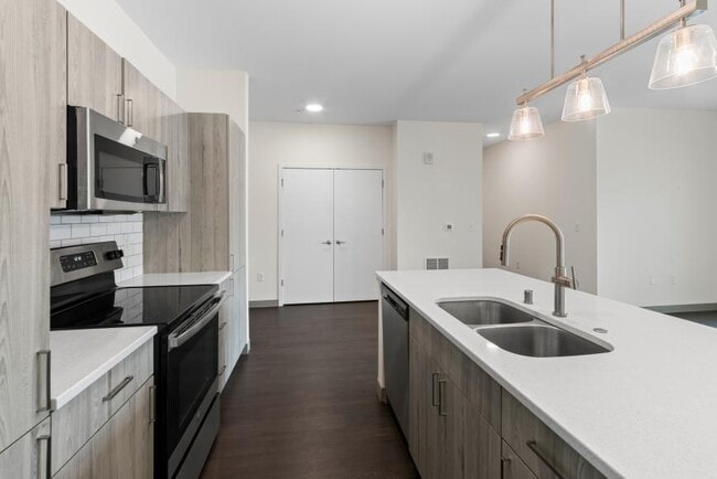 Building Photo - 2 bedroom in Milwaukee WI 53211