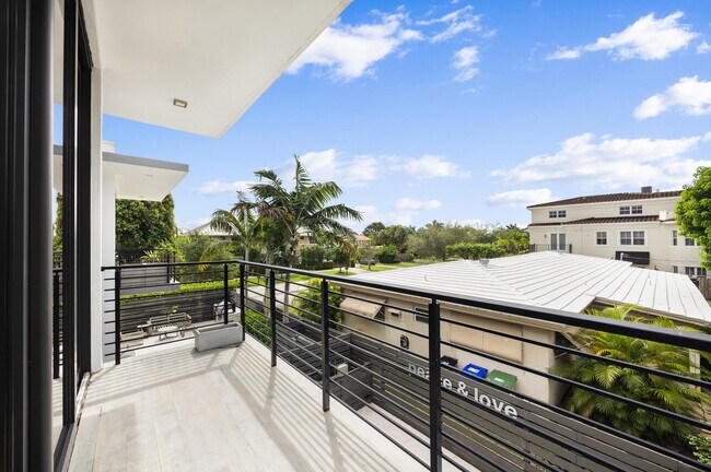 Building Photo - 2516 NE 21st St