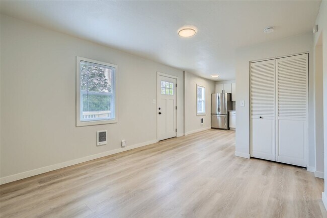 Building Photo - New Price!! Newly Remodeled 2BR/1BA House ...