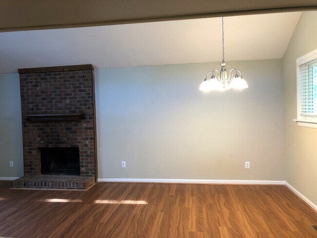 Building Photo - 112-116 Greengate Ct
