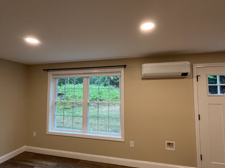 Building Photo - 579 Penney Rd