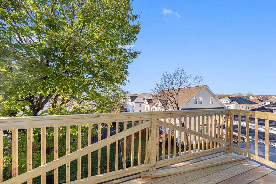 Building Photo - 64 Bradbury Ave