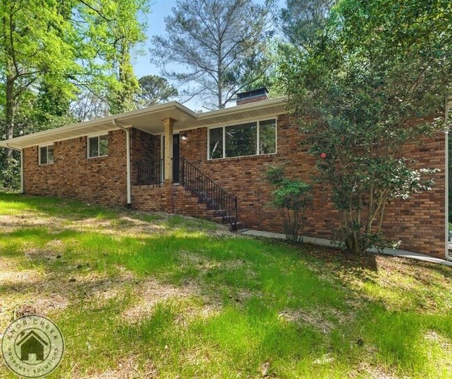 Building Photo - 1969 Anderson Dr SE