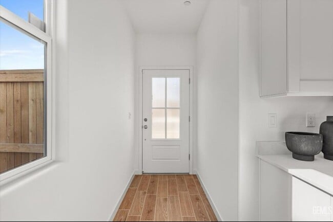 Building Photo - New Construction Call to set up a showing