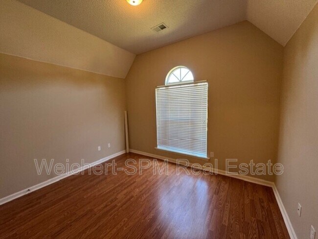 Building Photo - 35 Mulberry Cv