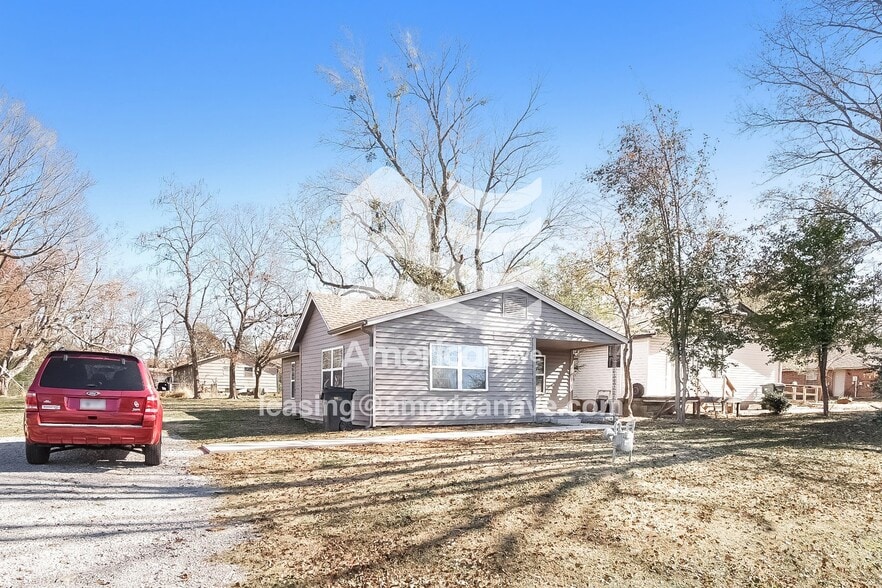 Building Photo - 1621 S Park St