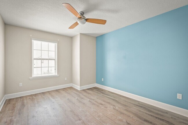 Building Photo - Trailmark Amazing Amenities Included