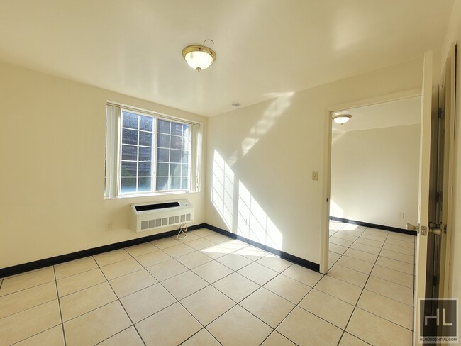 Building Photo - SHORT TERM/ 3 MO MIN on WINTHROP STREET