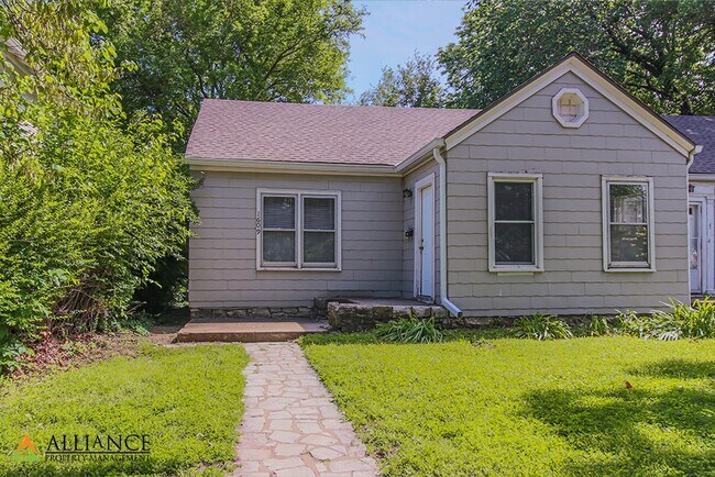 Building Photo - 1609 Poyntz Ave