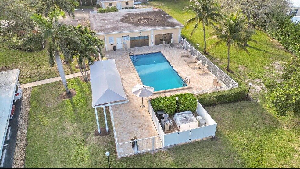 Building Photo - 300 N Highway A1A