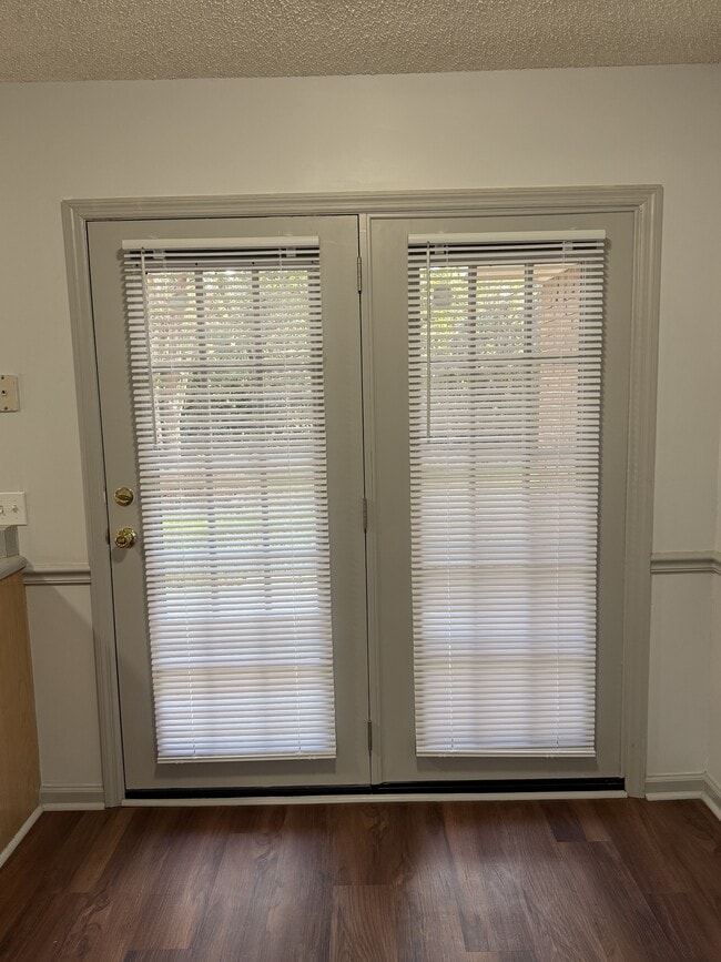 Building Photo - 1008 Old Oatland Island Rd