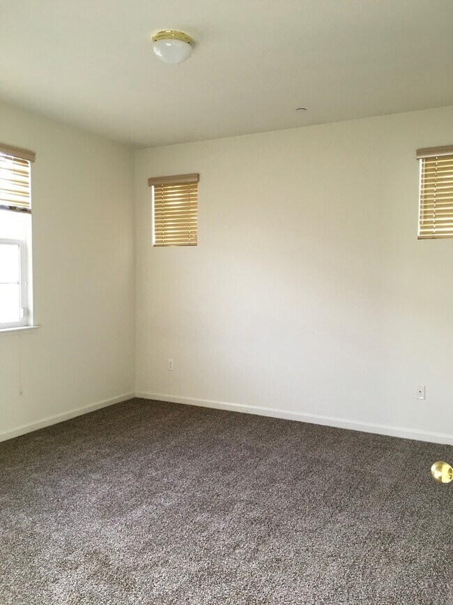 Building Photo - Beautiful Condo Community 2Beds 2Bath Convenient Location!