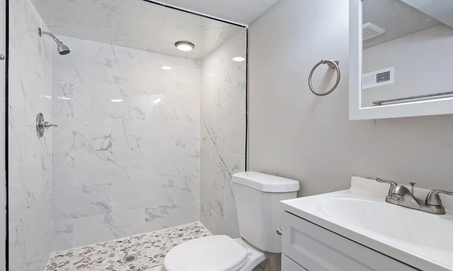 Building Photo - 281 W Franklin St