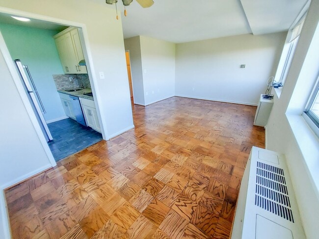 Building Photo - Lovely Studio Apartment in Highly-Sought G...