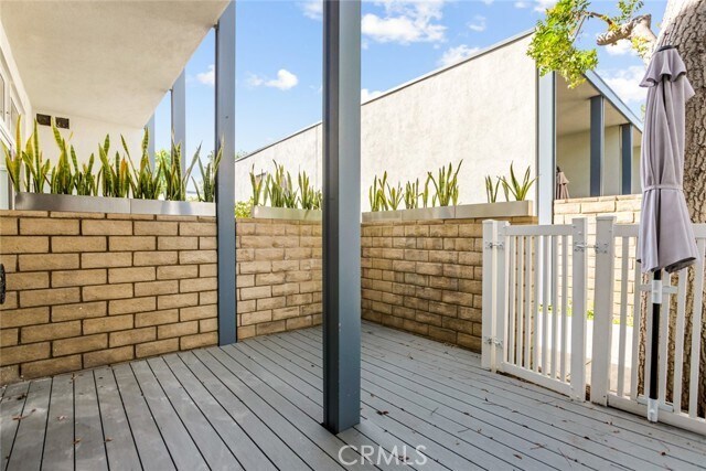 Building Photo - 4425 W Sarah St