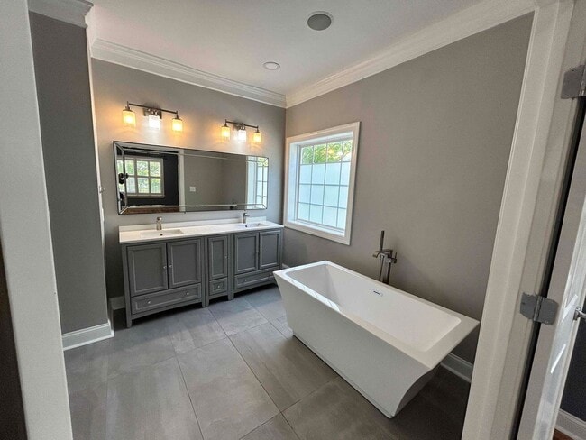 Building Photo - Elegant Intown Living in Carlyle Park – Beautiful 3BR/3.5BA Townhome