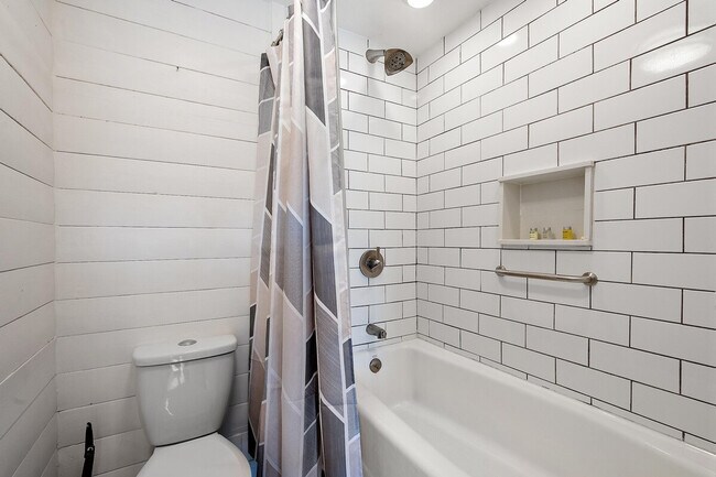 Building Photo - 4332 E Cherokee St