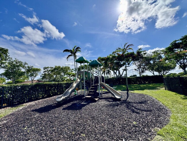 Building Photo - 9857 Baywinds Blvd