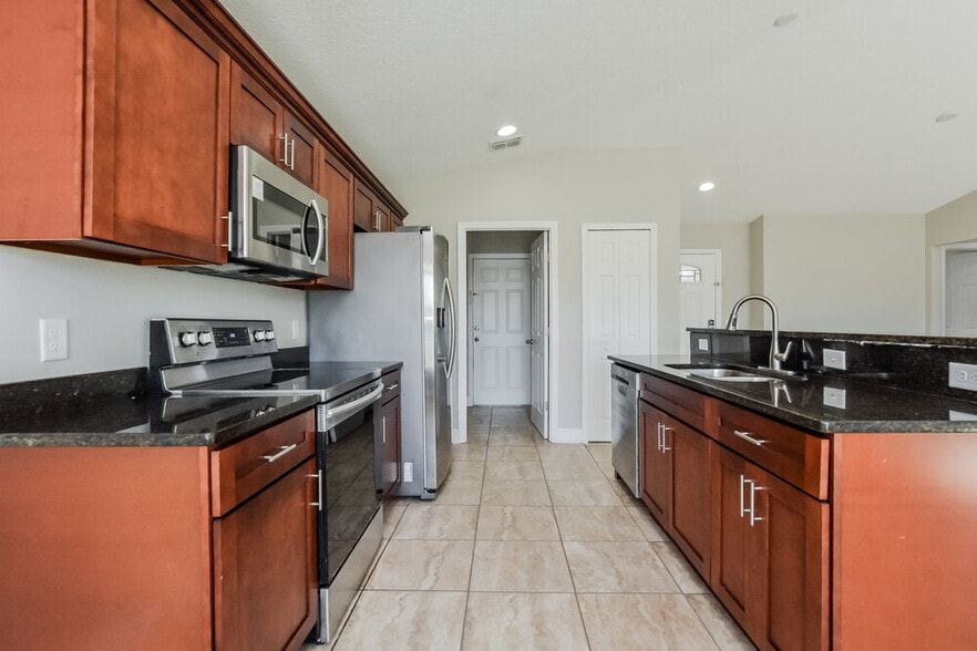 Building Photo - 42 Magnolia Ln