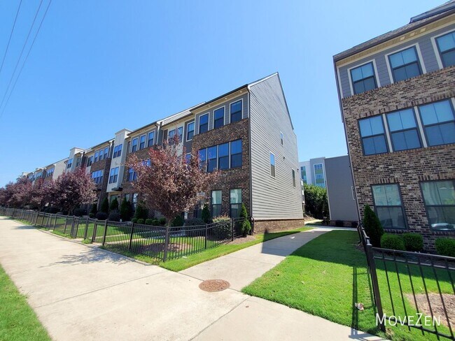 Building Photo - 3645 S Tryon St