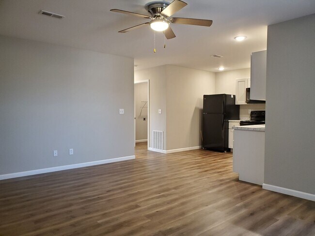 Building Photo - 142 Cane Creek Ln